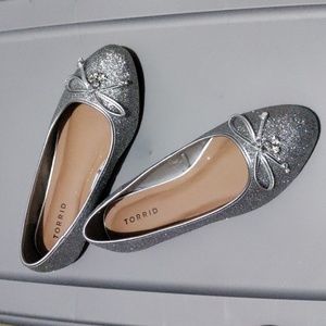 Beautiful Torrid sparkly silver shoes
